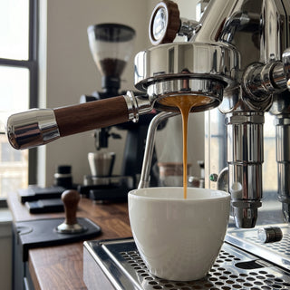 Yozcoffee E61 Portafilter 58mm Wood Handle Bottomless &amp; Spouted — vista alternativa
